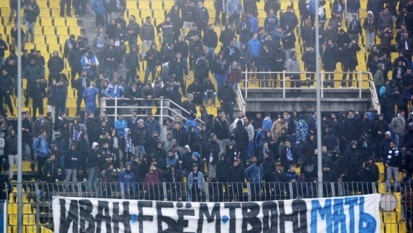 Υβριστικό πανό κατά Σαββίδη    από     τους οπαδούς του Ηρακλή