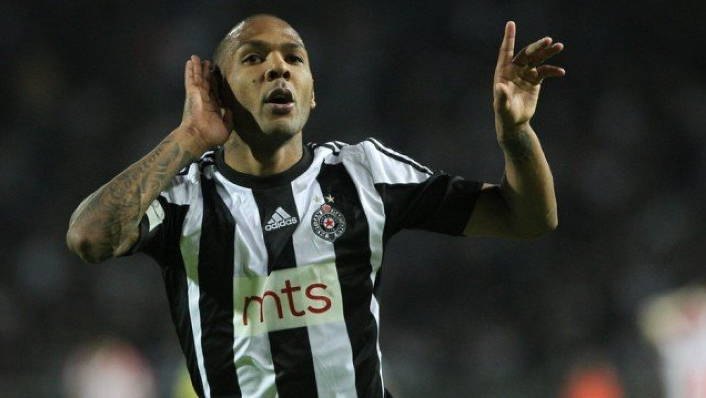 Ρατσιστική   επίθεση   σε   παίκτη   της    Παρτιζάν!