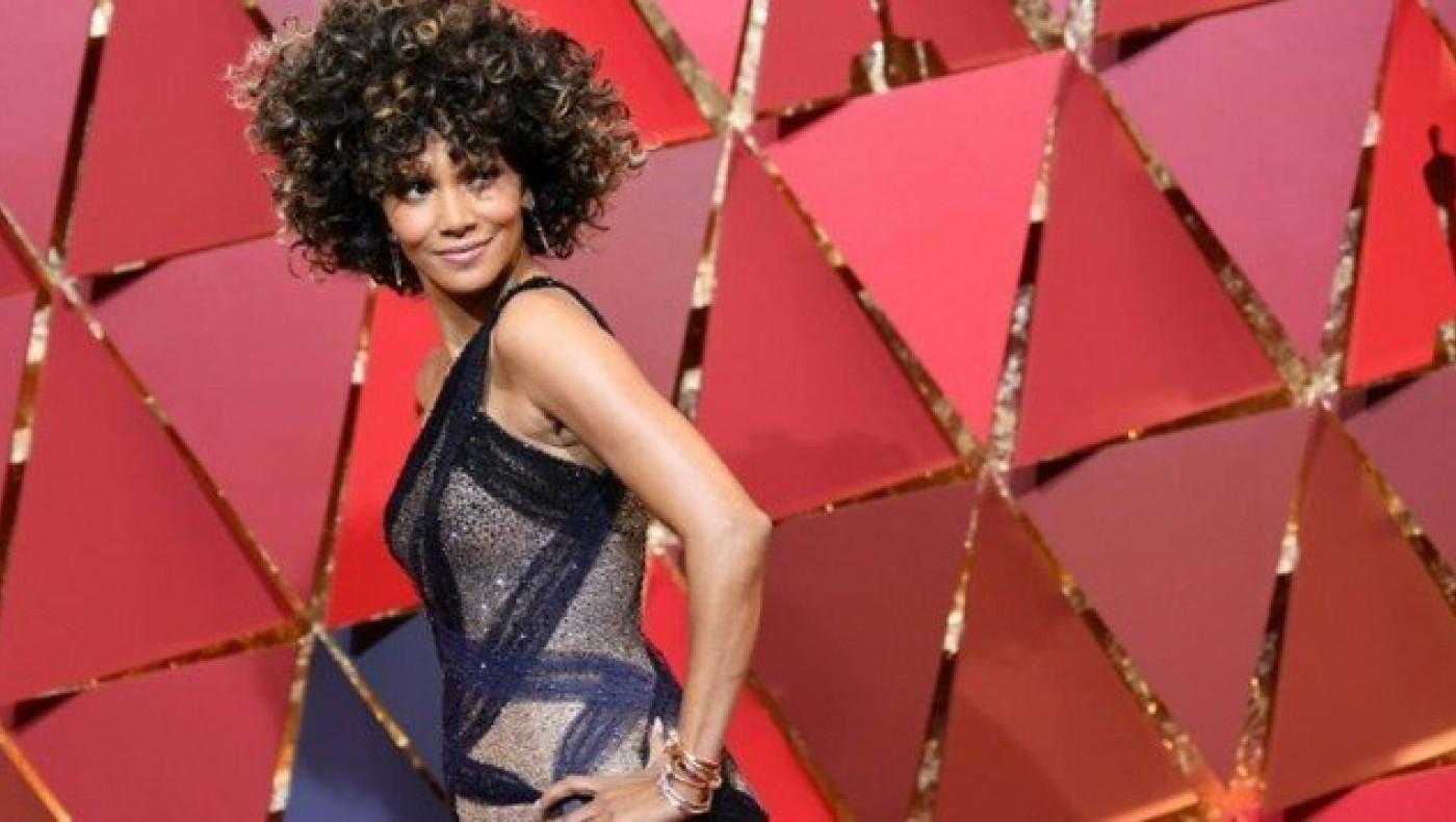 Το                         στριπτίζ της Χάλι Μπέρι μετά τα Όσκαρ (vid)