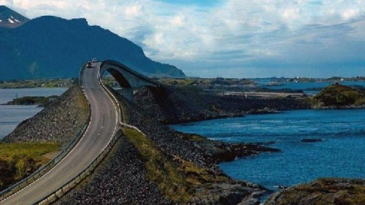 Ένας              αυτοκινητόδρομος στη μέση του ωκεανού!