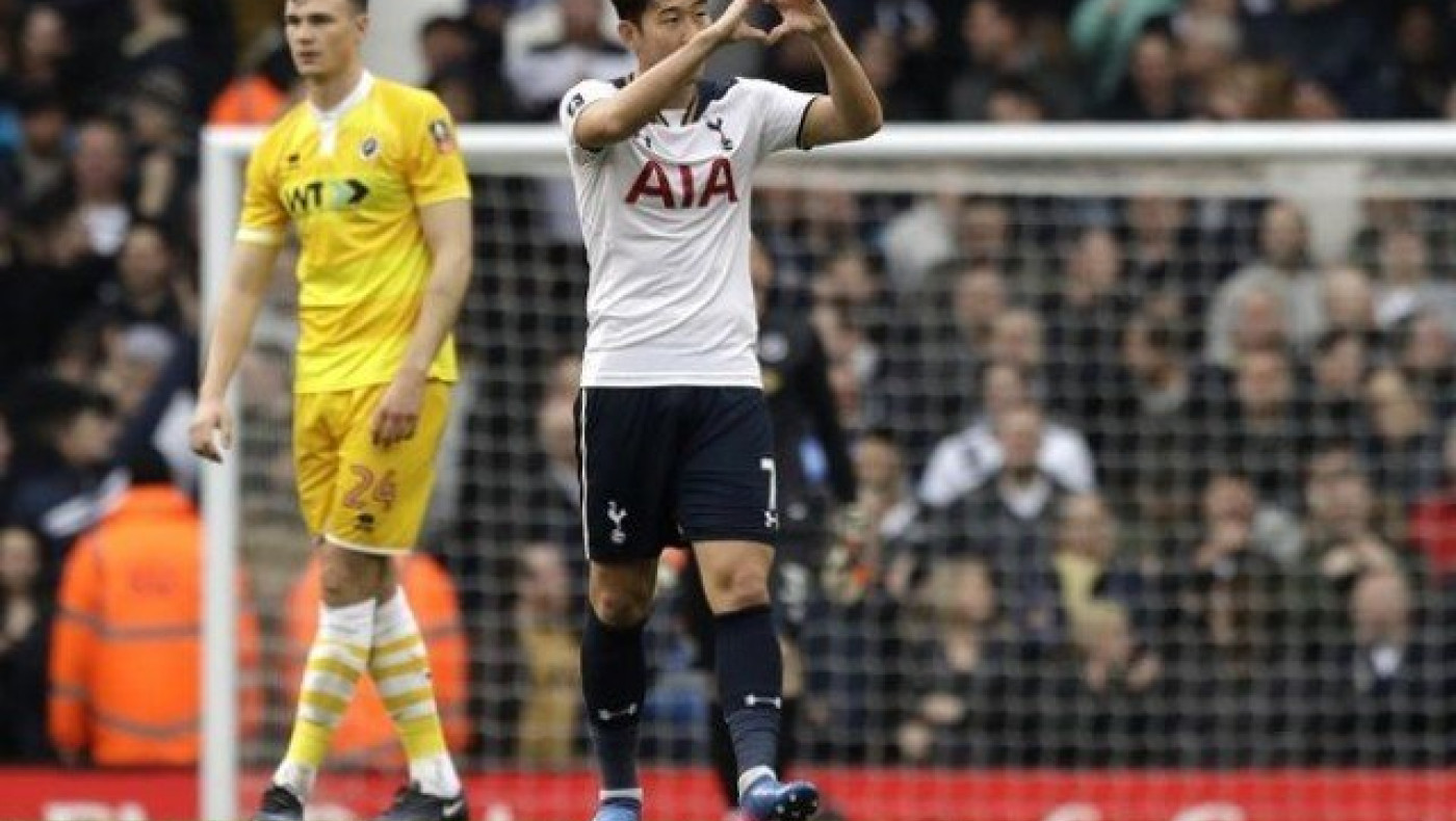 Σ-έξι Τότεναμ, εύκολα               και απλά στα ημιτελικά (vid)