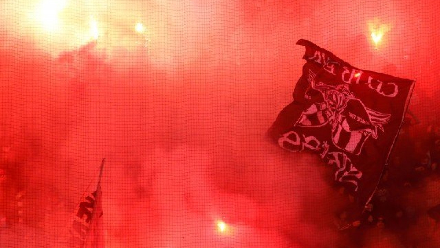 «Μια γροθιά»    λαός-ομάδα      στη μεγάλη… αντεπίθεση