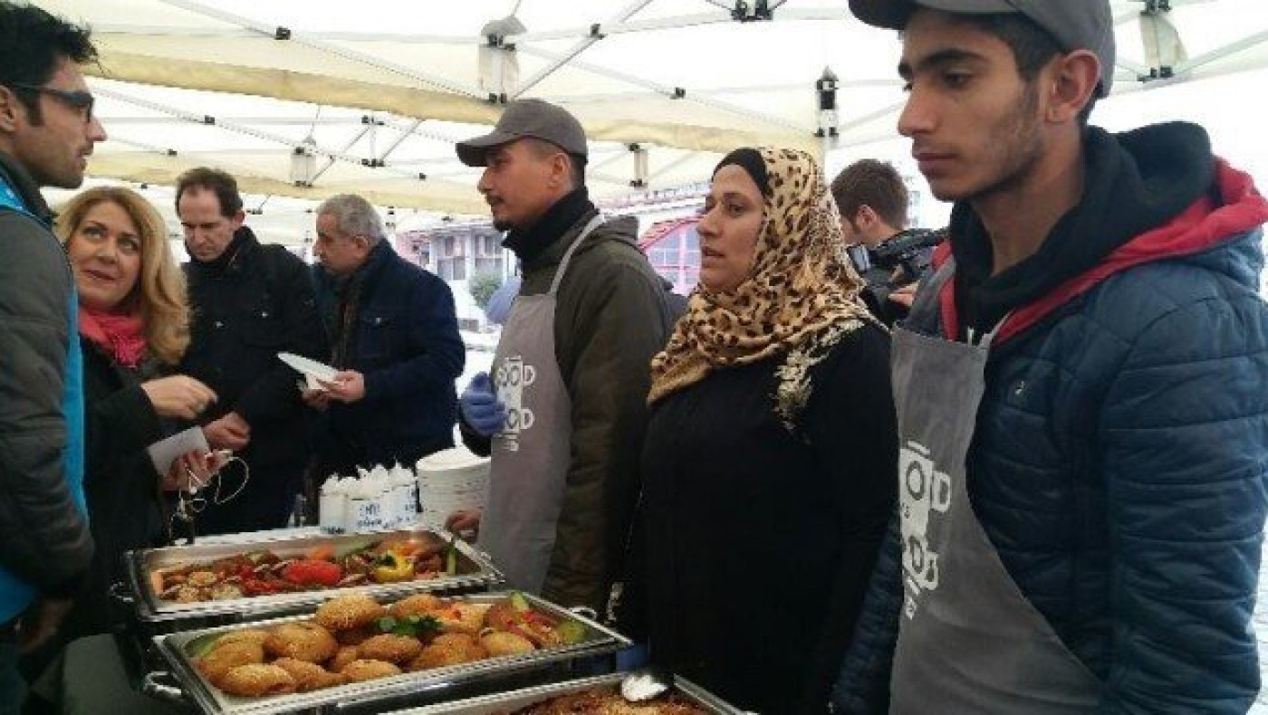 Θεσσαλονίκη: Πρόσφυγες μαγείρεψαν ανατολίτικες λιχουδιές στο Λιμάνι
