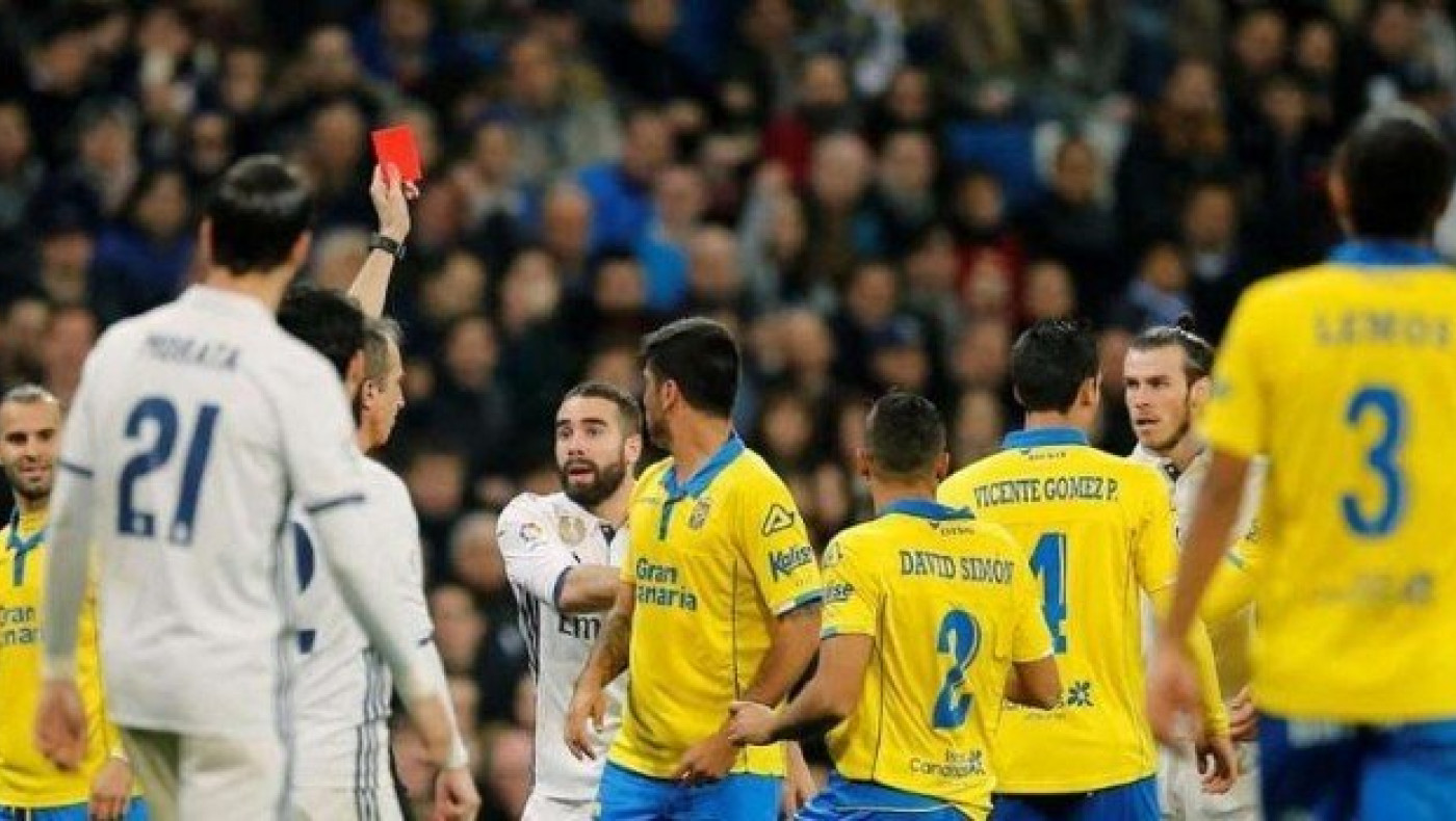 Αποφασίστηκε η ποινή του Μπέιλ για την κόκκινη (vid)