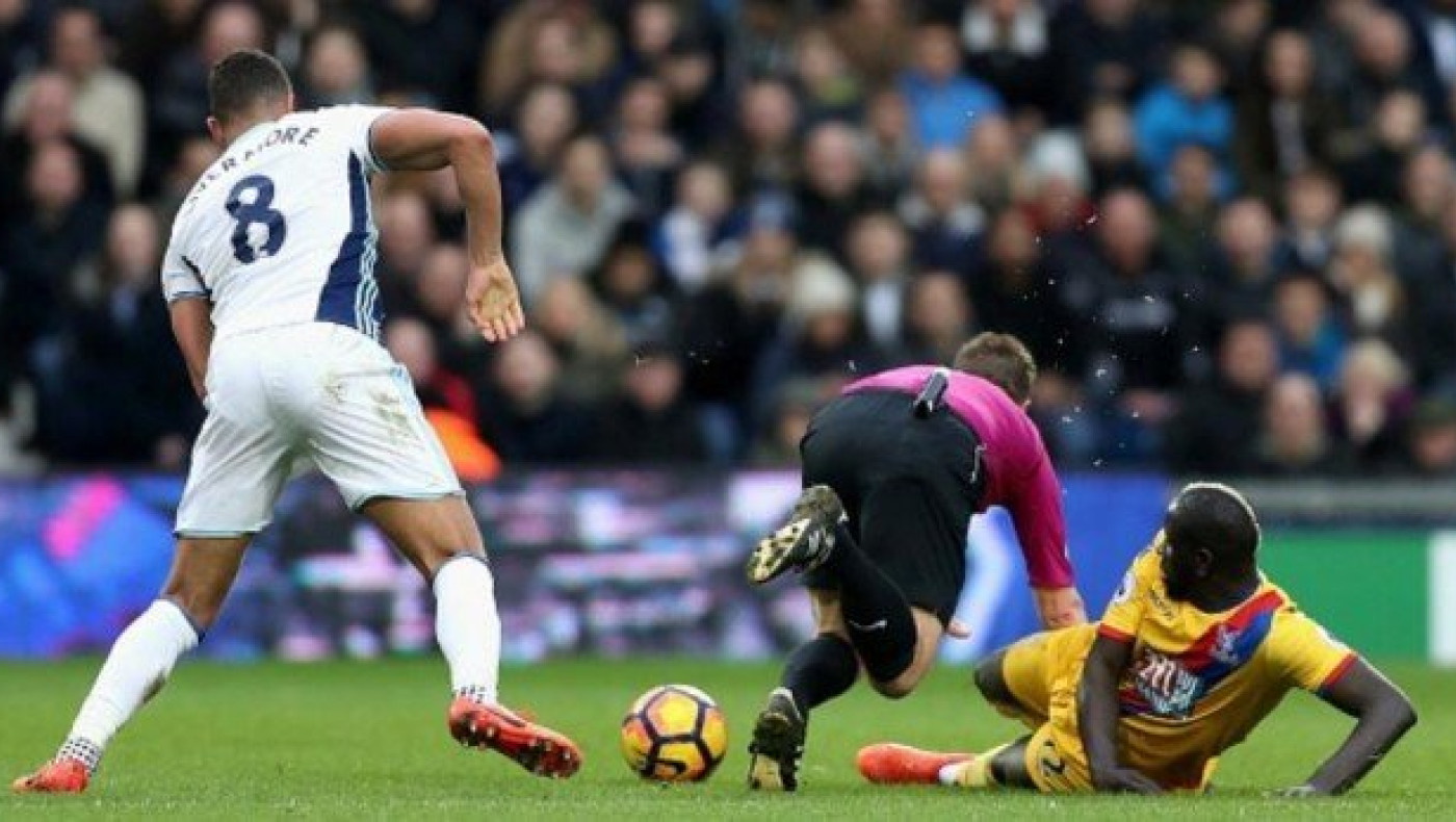 Τάκλιν       για σεμινάριο στον… διαιτητή ο Σακό (vid)