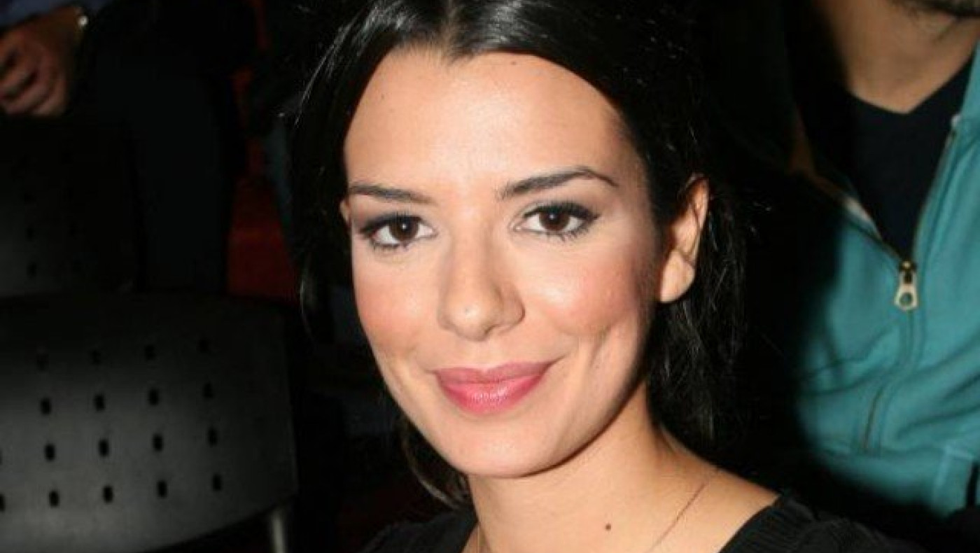 Μοίρασε «εγκεφαλικά» η Νικολέτα Ράλλη με το βαθύ ντεκολτέ της (ΒΙΝΤΕΟ)