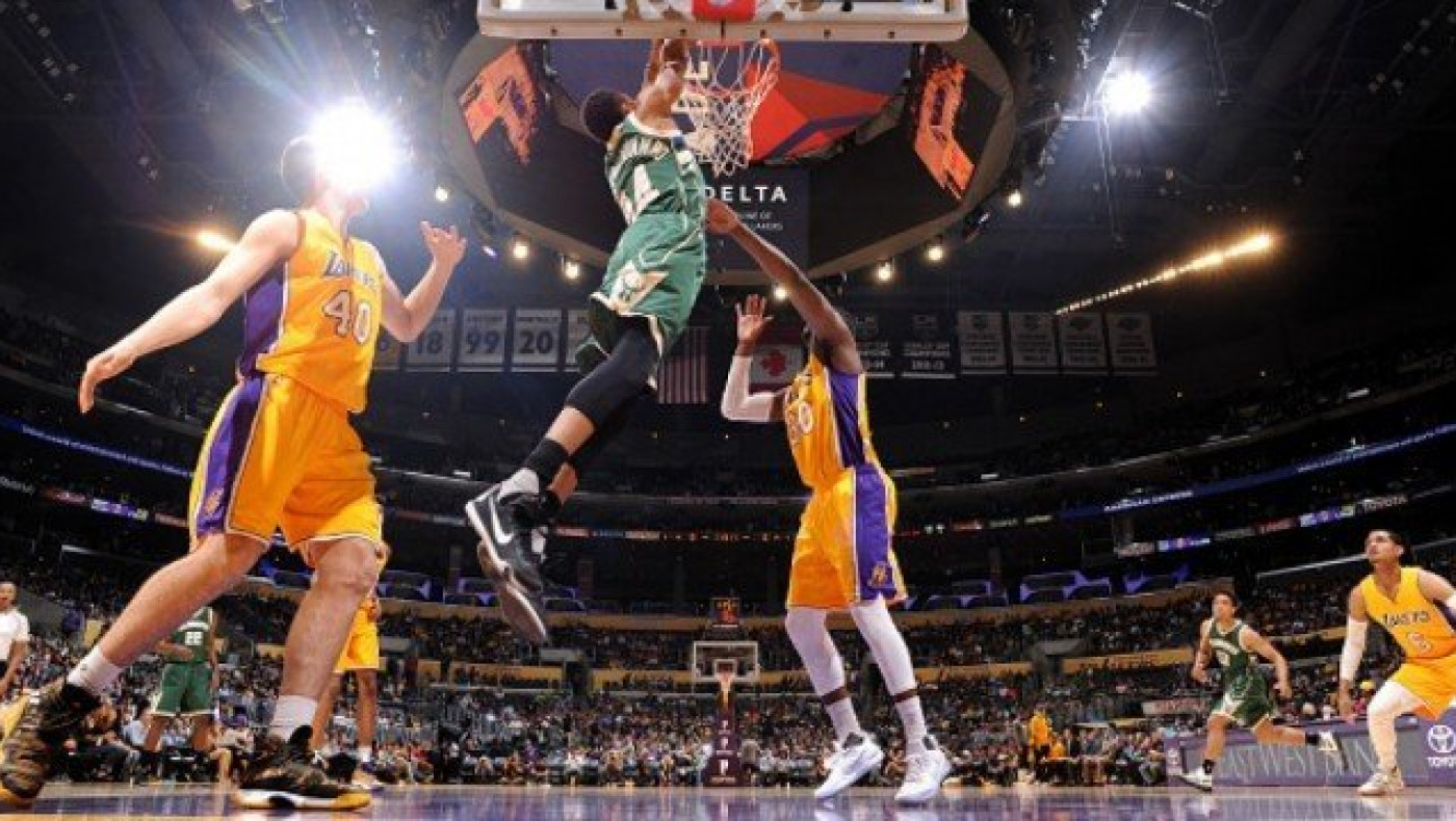 Ο Γιάννης οδηγεί τους Μπακς στα πλέι οφ, νέα νίκη για τους Σέλτικς (v)