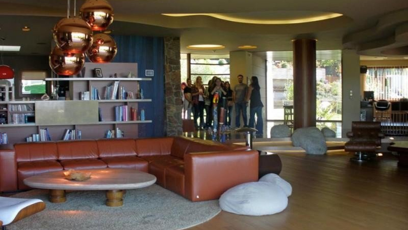 Κτίρια στην πόλη ανοίγουν τις πόρτες τους και υποδέχονται το κοινό (video)