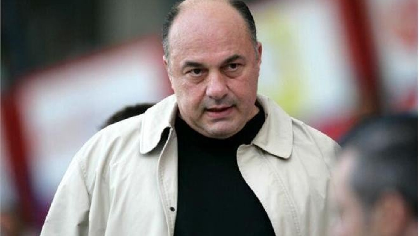 Ο Αχιλλέας Μπέος δώρισε 12ποντες γόβες σε δημοσιογράφο! (video)