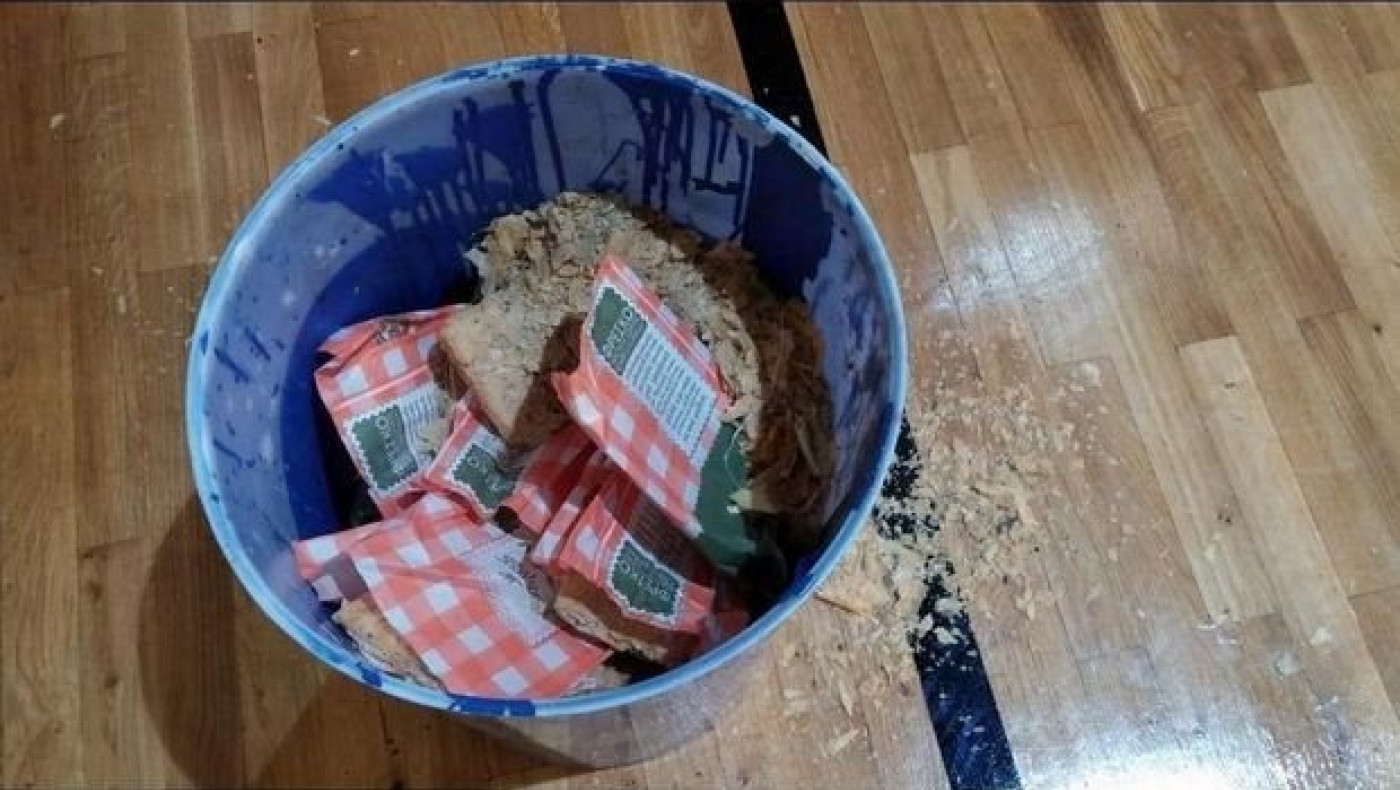 Νέα καφρίλα! Πέταξαν μπουγάτσες οι οπαδοί του Ολυμπιακού πριν το ματς του ΠΑΟΚ