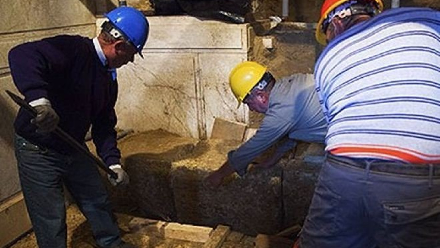 Οι καρυάτιδες στα βάθρα τους! (pics)