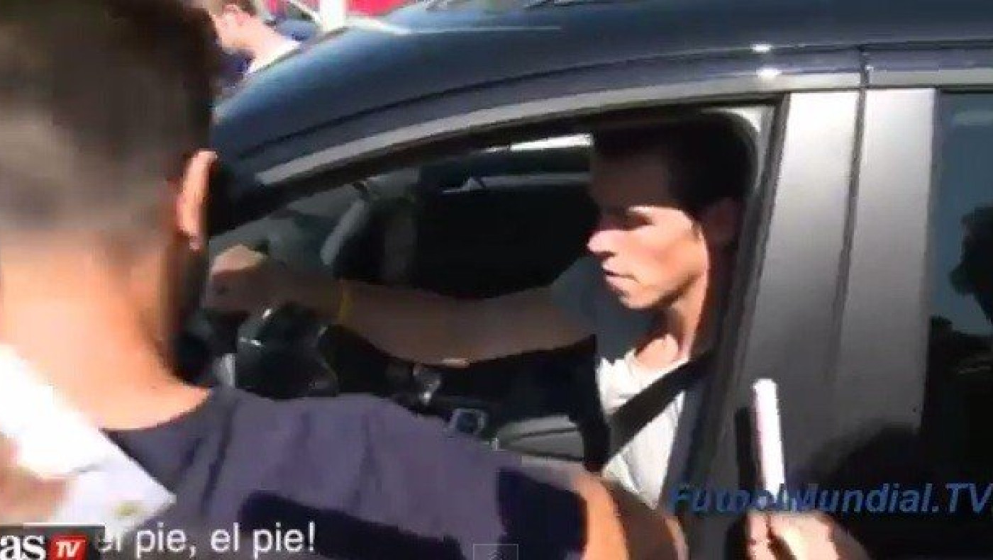 Πάτησε γυναίκα φίλαθλο ο Μπέιλ (video)