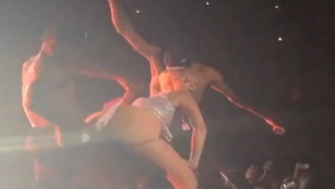 Σε μπελάδες η Miley Cyrus που δε σεβάστηκε τη μεξικανική σημαία (video)