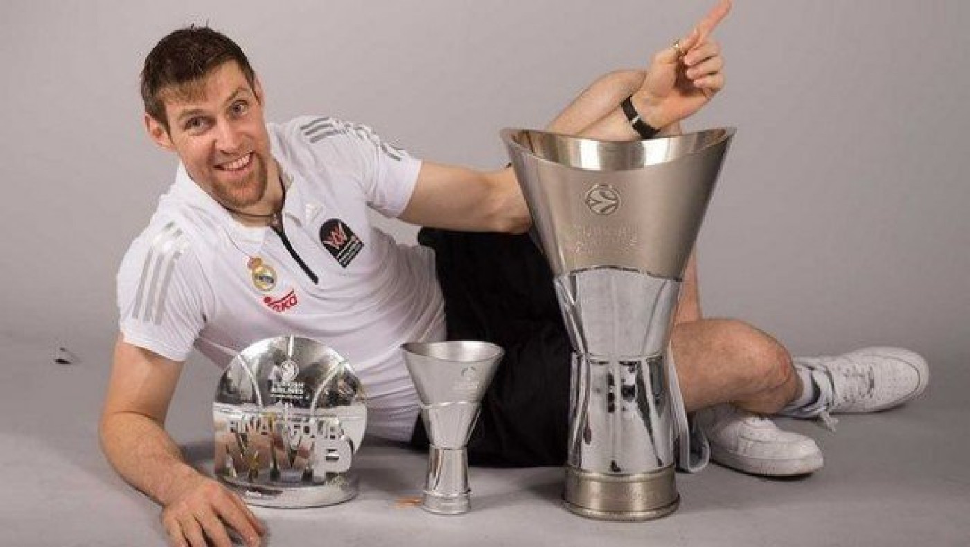 Τίτλοι         τέλους            για           Νοτσιόνι