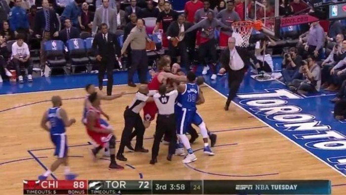 NBA: Ιμπάκα και Λόπες πλακώθηκαν            στο ξύλο (vid)