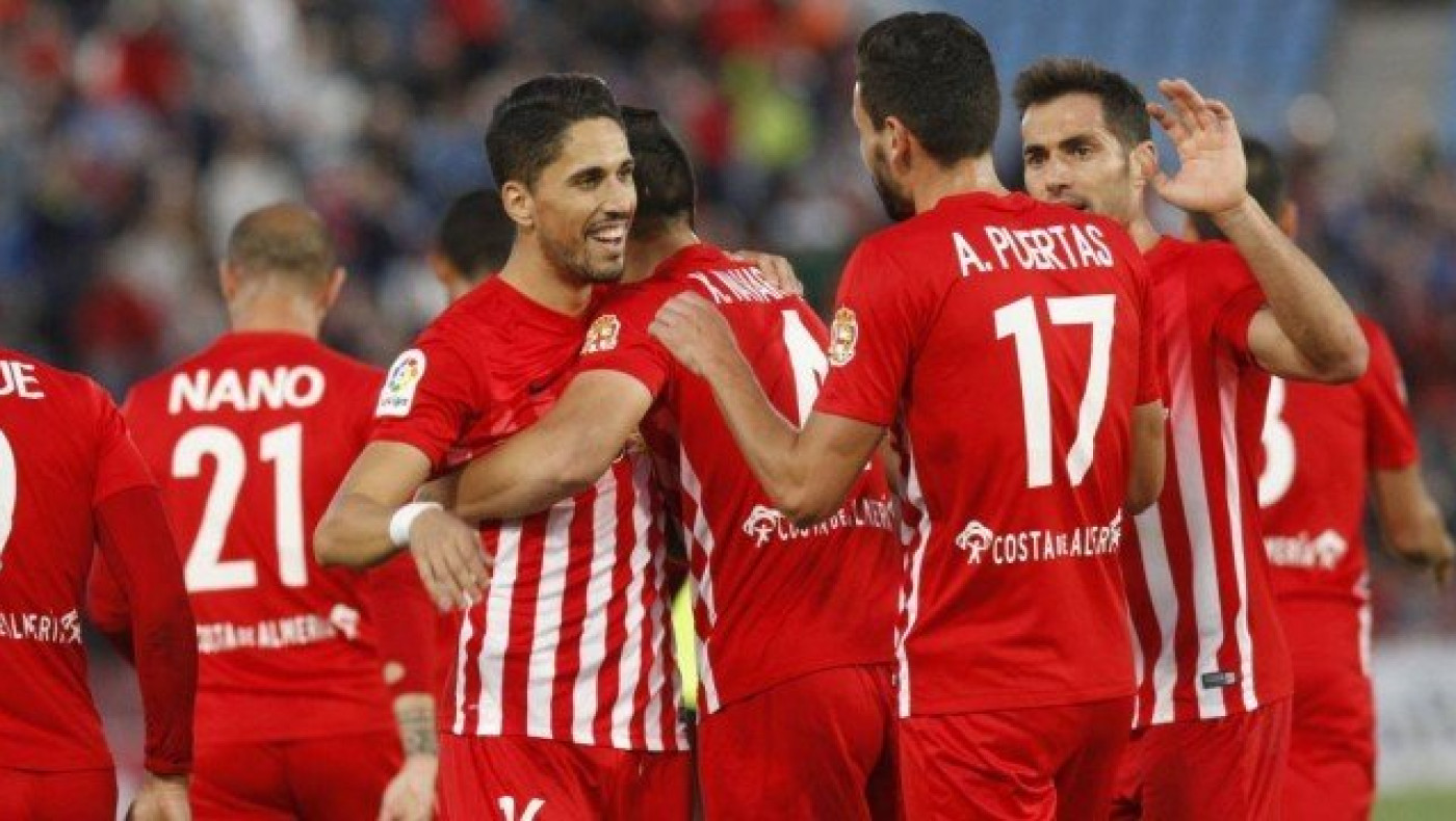 Τους       οδήγησε               στον        οφθαλμίατρο