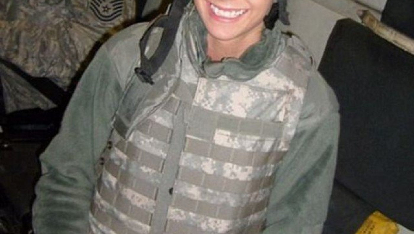 Έβγαλε τη  στολή και ...προκάλεσε εγκεφαλικά (pics)