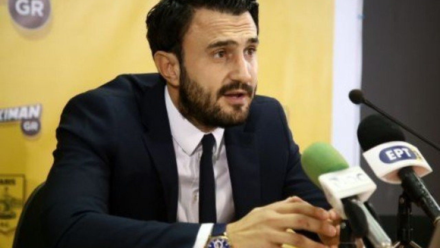 Χάθηκε η μπάλα                με τον       Καρυπίδη