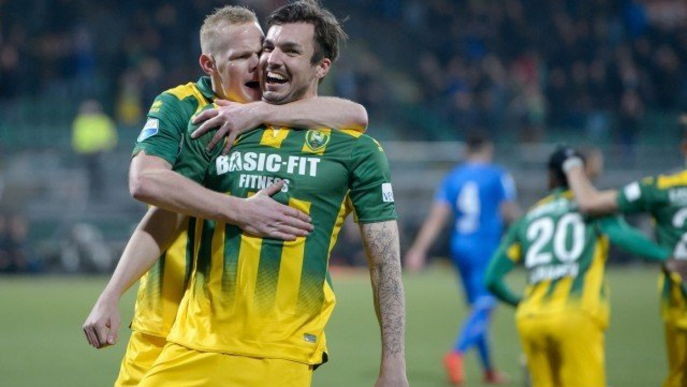 Ορθια η Ντεν        Χάαγκ     στο         Τίλμπουργκ