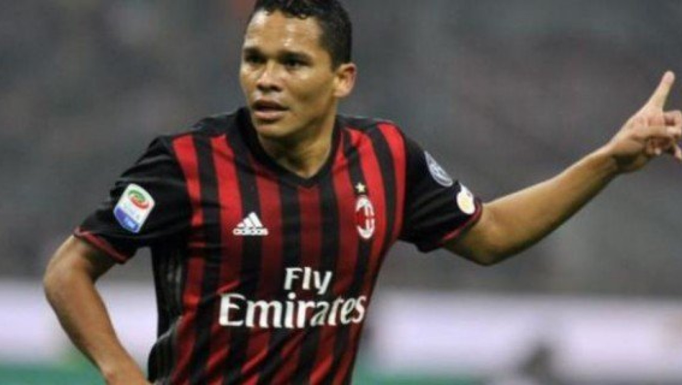 Αυτή             είναι η νέα φανέλα της Μίλαν (pic)