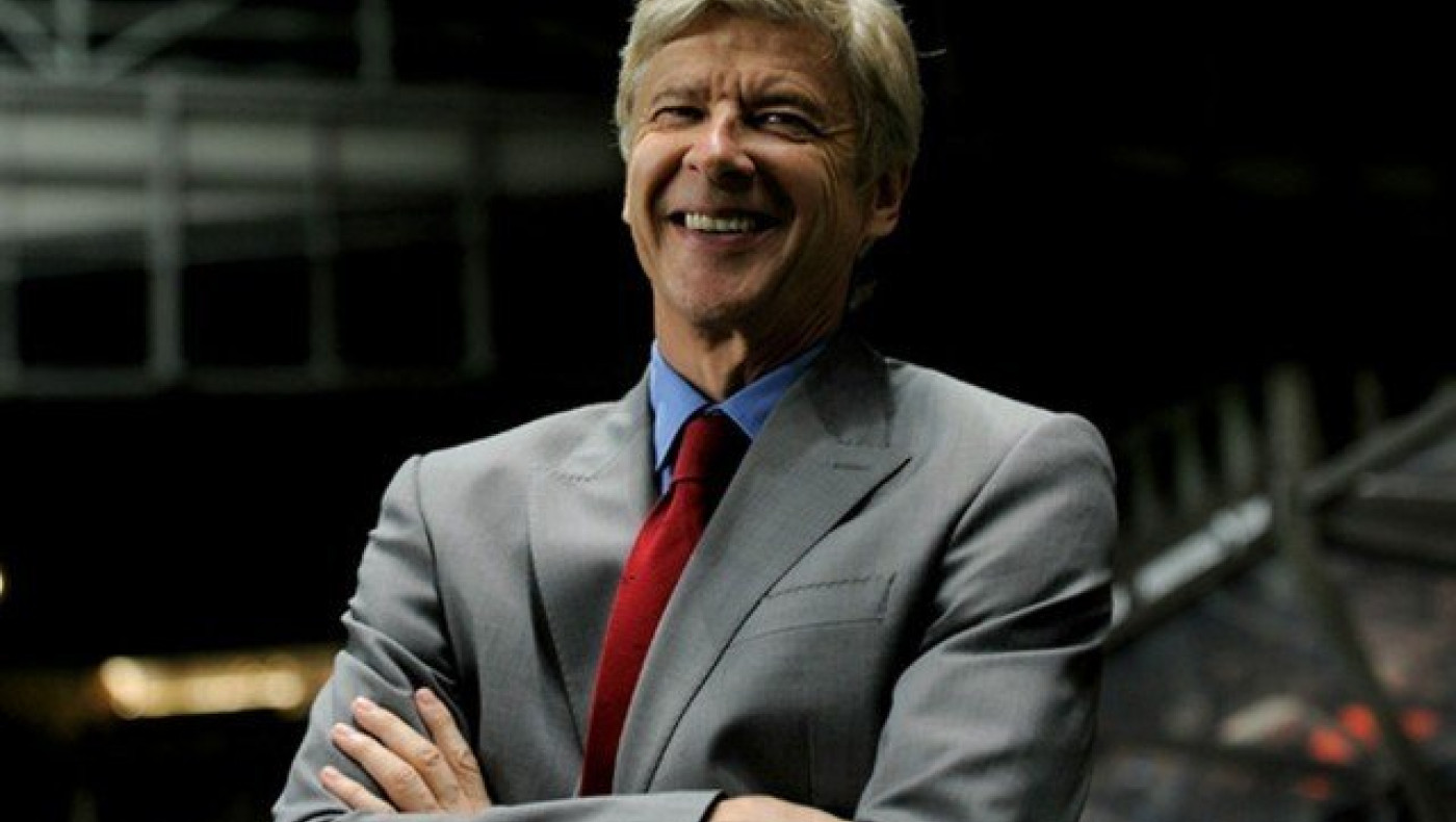 Πλακώθηκαν μέσα στο γήπεδο         για τον... Βενγκέρ (video)