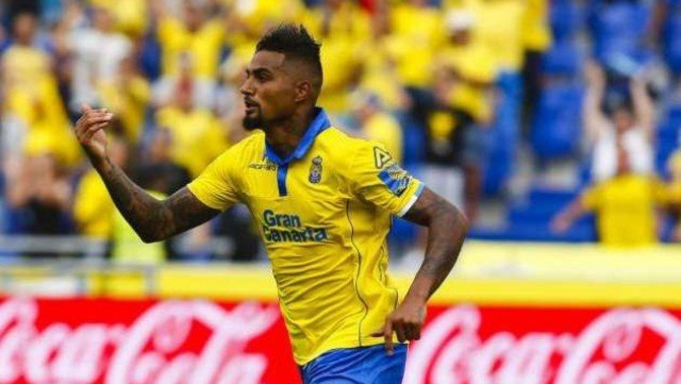 Από                χειρουργείο       στα      Κανάρια