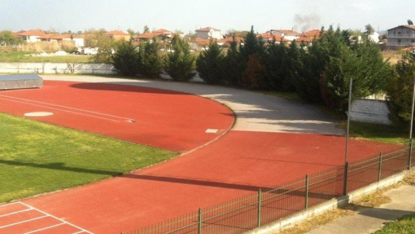 ΑΠΙΣΤΕΥΤΟ! Τσιμέντο, αντί ταρτάν στίβου στο γήπεδο της Αλεξάνδρειας!
