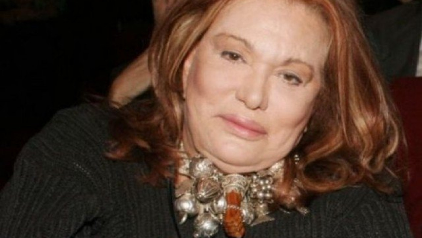 Στο νοσοκομείο                        η Μαίρη Χρονοπούλου