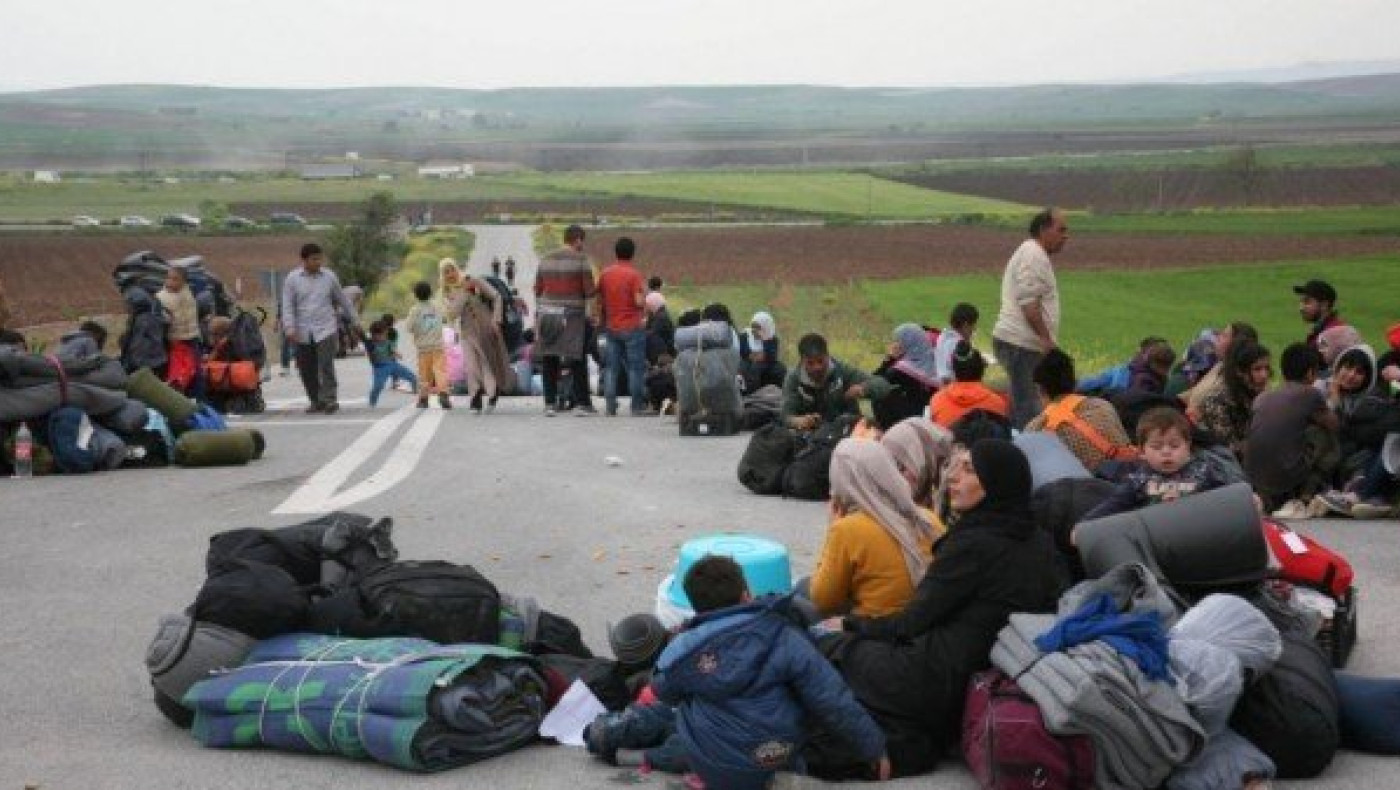 ΕΚΤΑΚΤΟ: Πρόσφυγες κατευθύνονται στο κέντρο της Θεσσαλονίκης