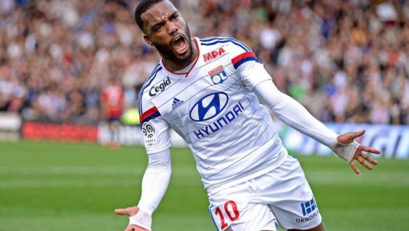 Φουλ            επίθεση        Λυών    και Μπεσίκτας