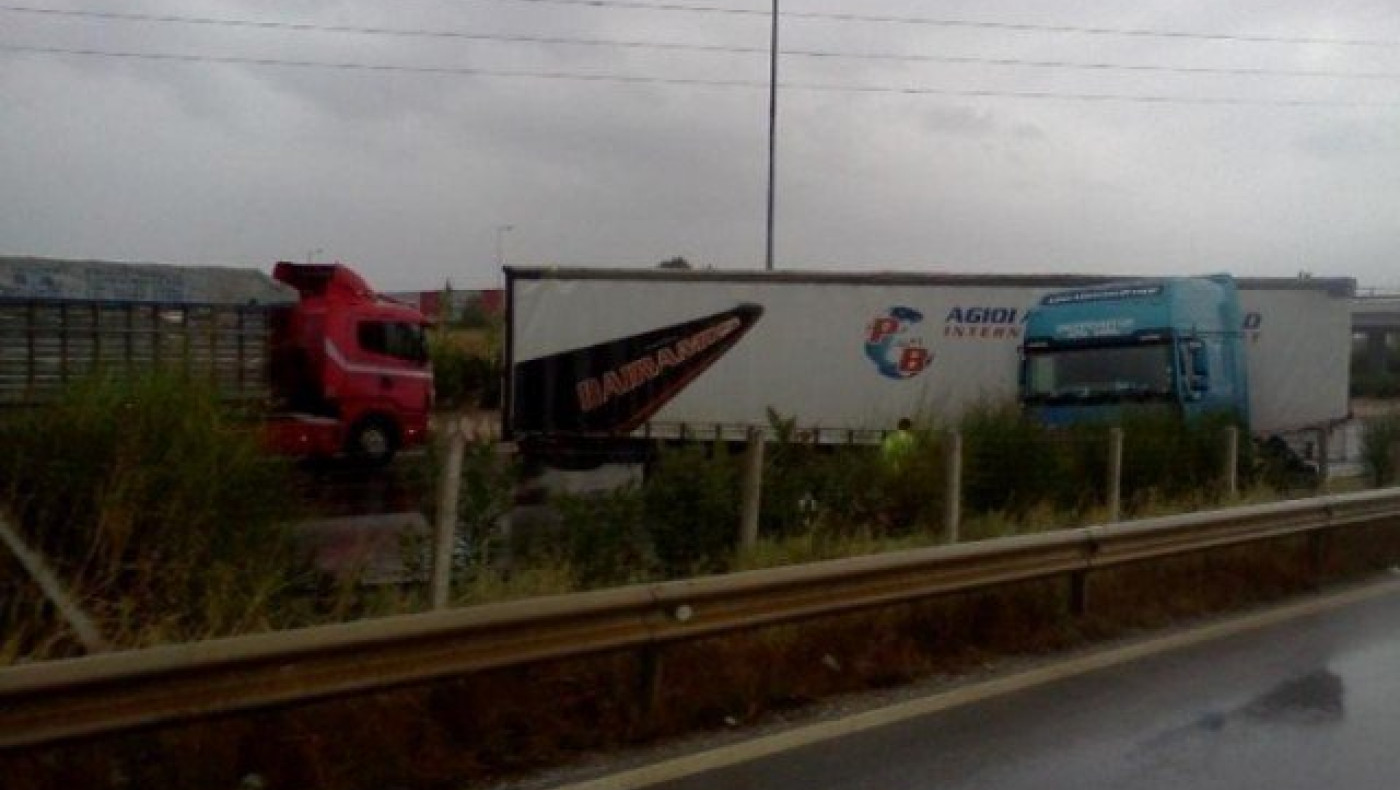 ΕΚΤΑΚΤΟ: Τροχαίο με νταλίκα στην Ε.Ο. Αθηνών - Θεσσαλονίκης