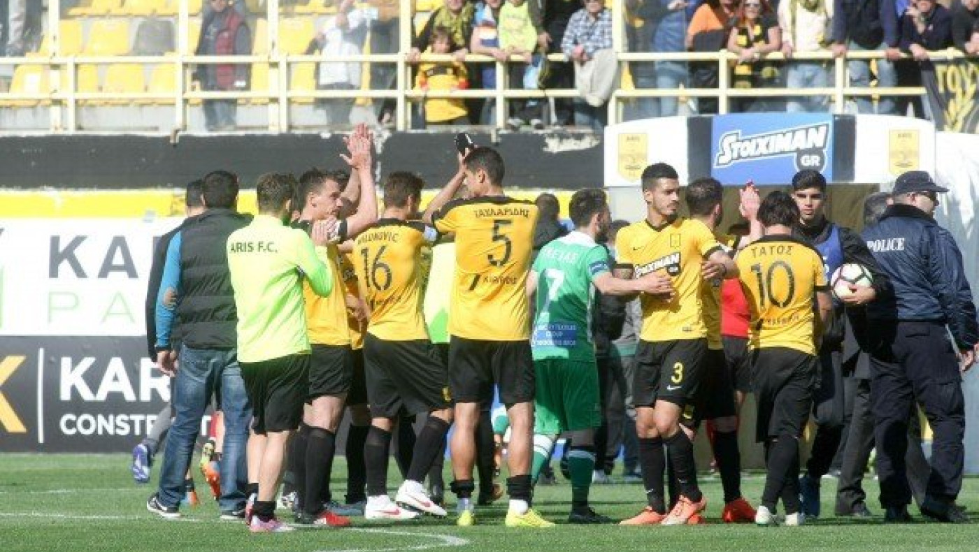 Μεγαλώνουν την      πίεση       τα «δώρα» στη Λαμία