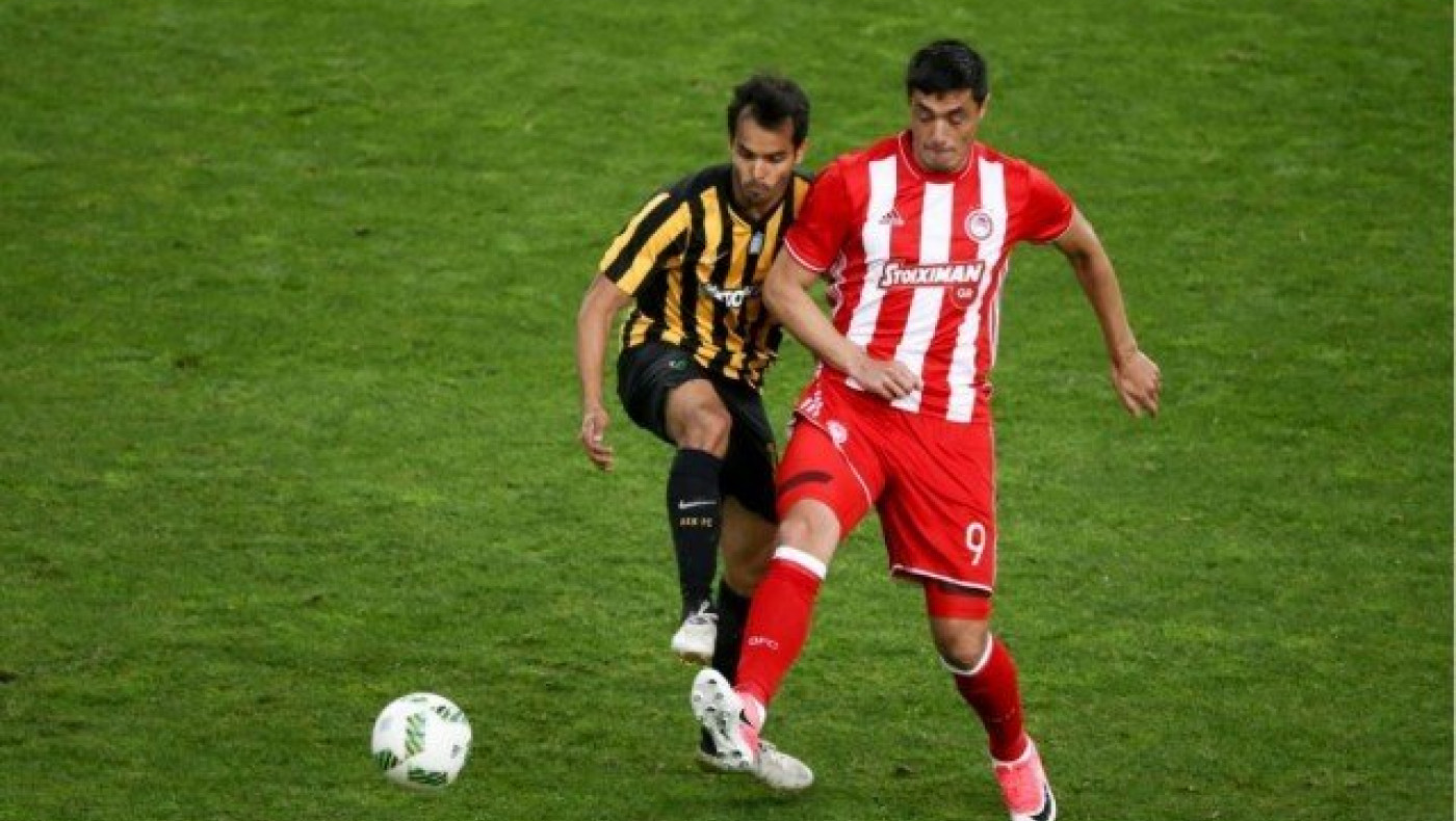 Xαλάει τον         κόσμο             γιατί κακόμαθε