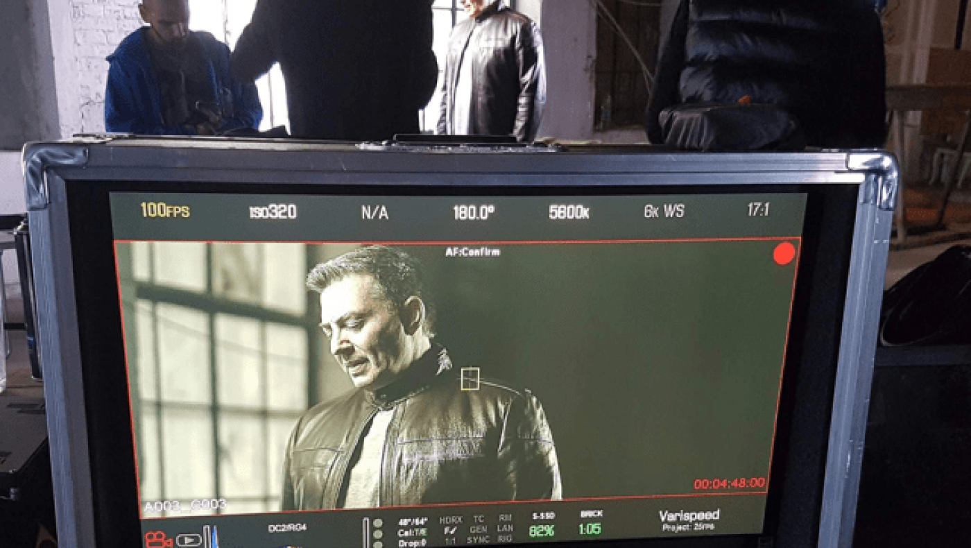 «Ζω Αλλιώτικα» η νέα επιτυχία του Νίκου Μακρόπουλου