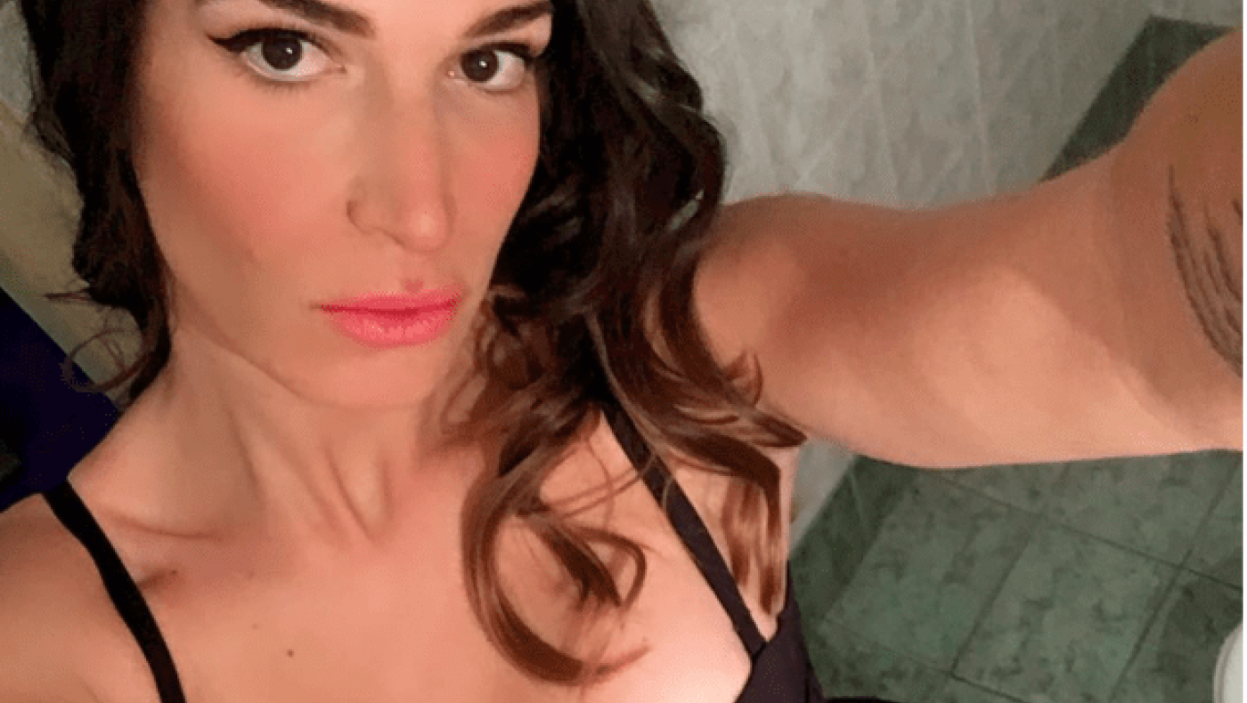 Χαμός με το χορό πασίγνωστης       Ελληνίδας (pics)