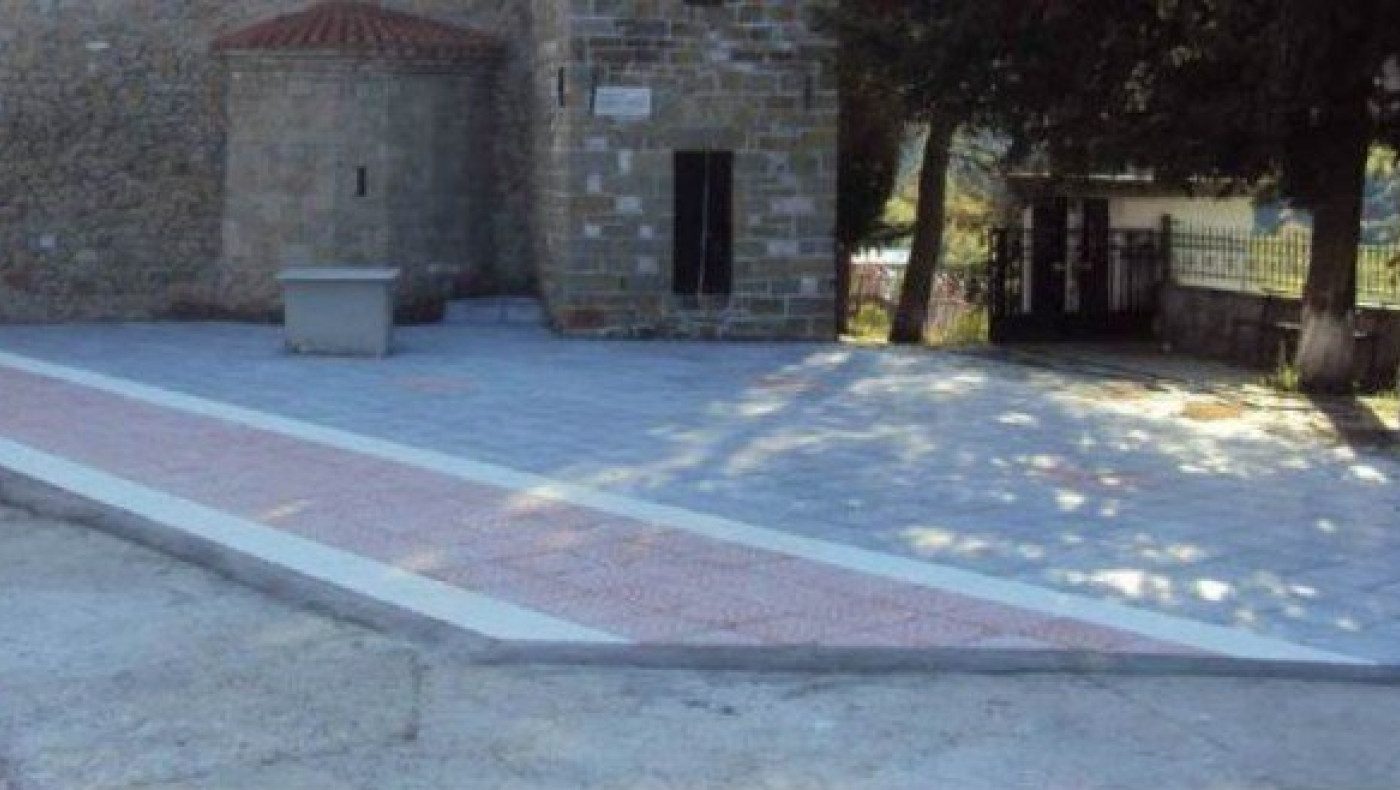 Εγκατέλειψαν δυο παιδιά έξω από εκκλησία στην ανατολική Θεσσαλονίκη