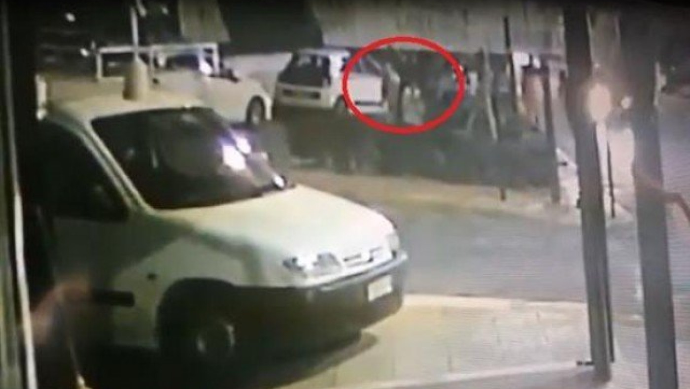 Η στιγμή που ο παιδοκτόνος πετάει την 6χρονη στον κάδο (ΒΙΝΤΕΟ)