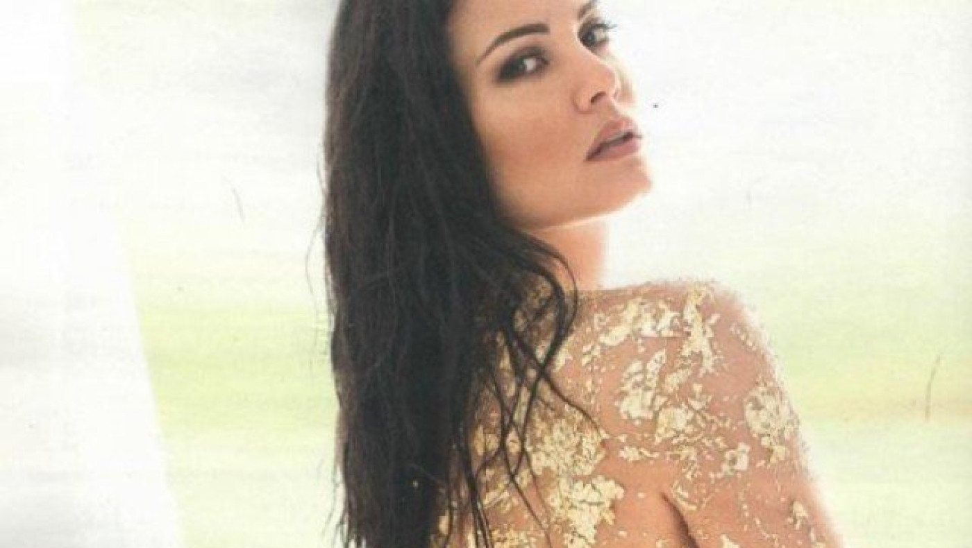 Η Μαρία Κορινθίου ποζάρει... ολόγυμνη!           (ΦΩΤΟ)