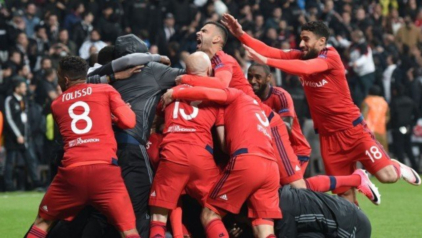 Έχει               πολλούς                  λόγους