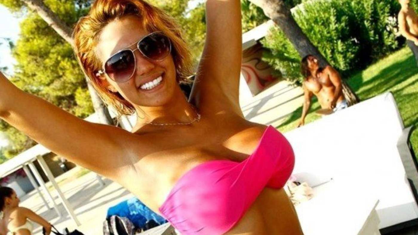 Όταν η Σάσα Μπάστα φοράει το μαγιό της!           (pics)