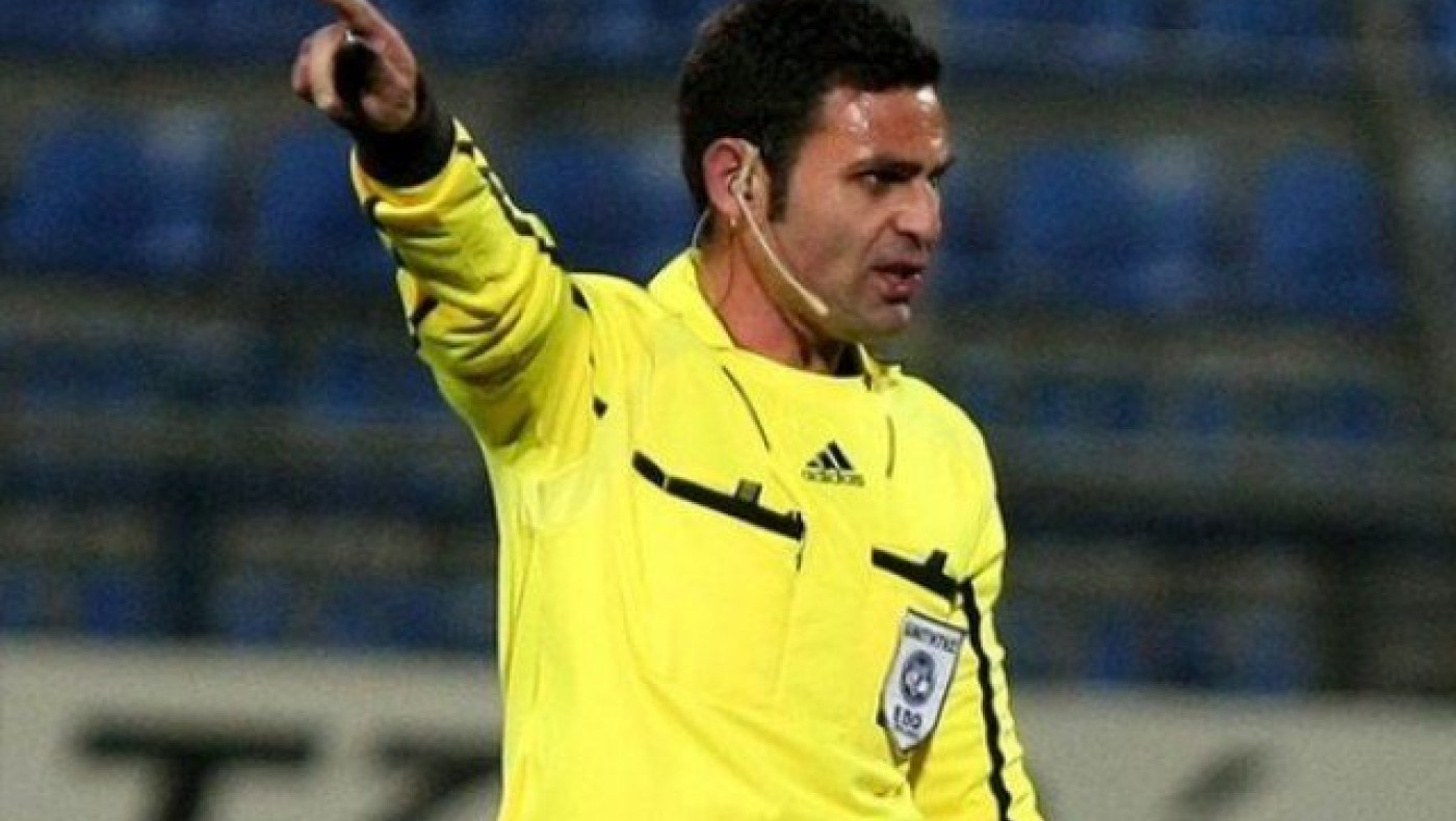 Έφτασαν βήχοντας από τα δακρυγόνα οι διαιτητές (vid)