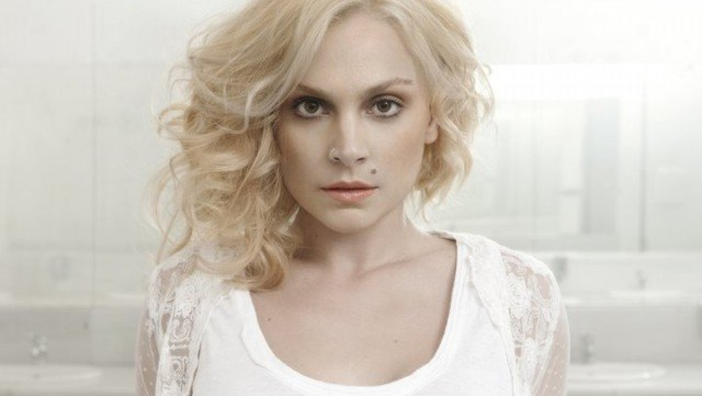 Δύσκολες ώρες περνάει η                        Ελεονώρα Ζουγανέλη