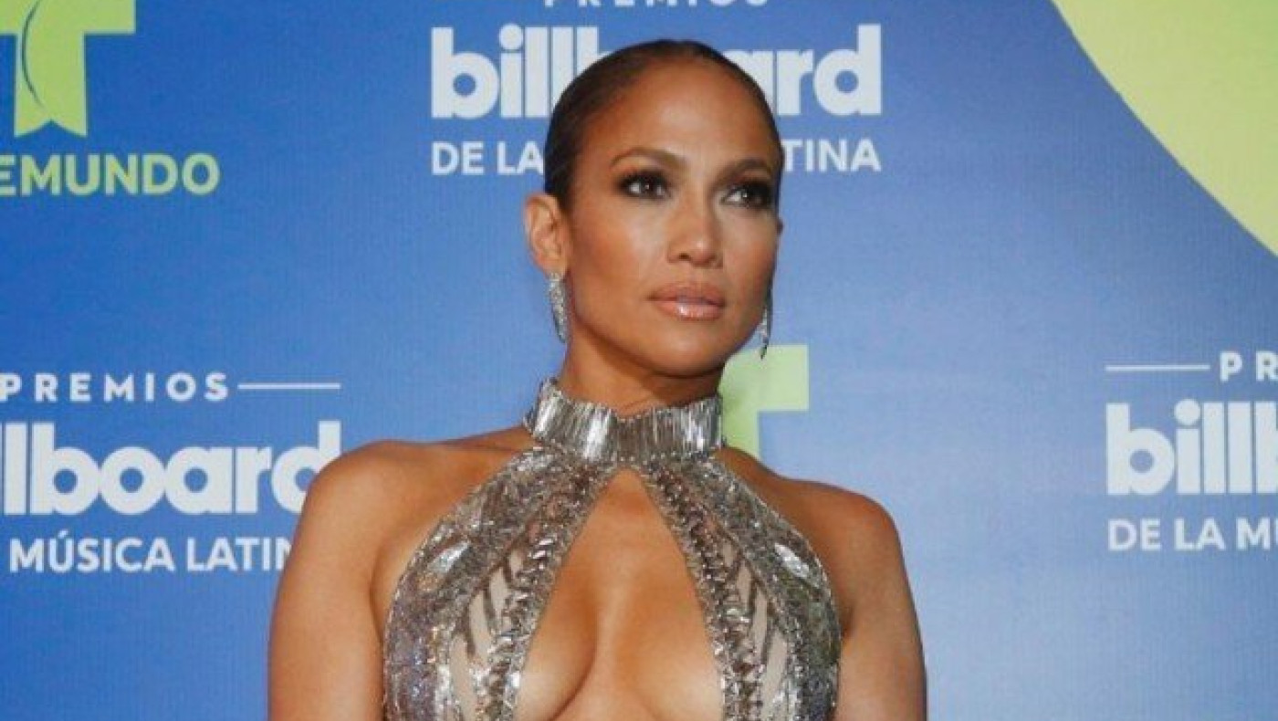 H Τζένιφερ Λόπεζ τα πέταξε όλα                        (pics)