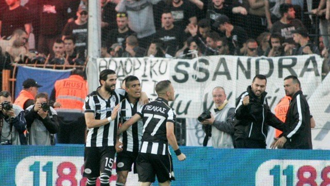 Το ασπρόμαυρο πάρτι συνεχίστηκε στα αποδυτήρια (video)