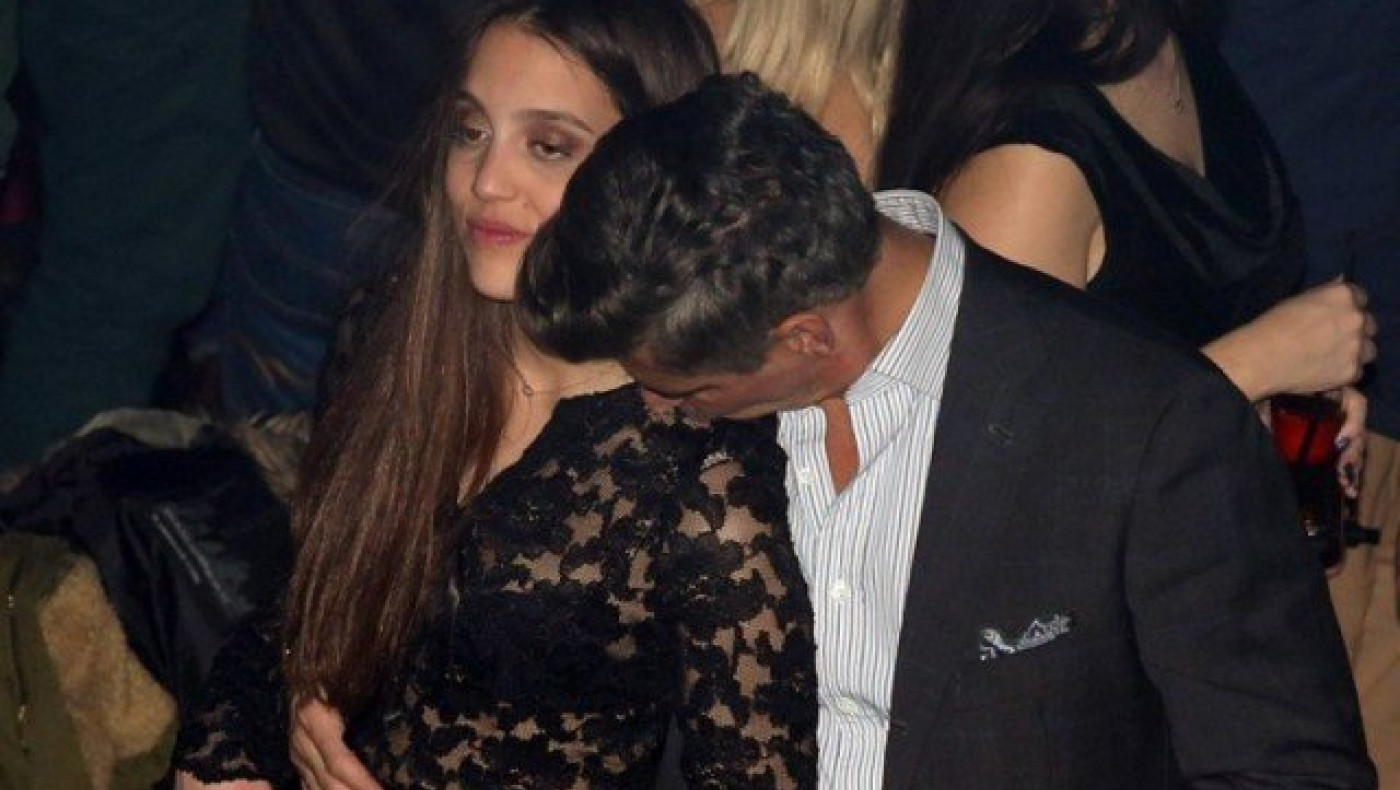 Άρης Σπηλιωτόπουλος:                Βόλτα με το κορίτσι του