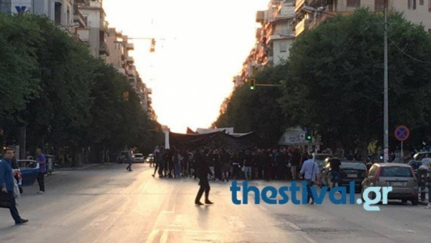 Θεσσαλονίκη - ΤΩΡΑ: Πορεία αντιεξουσιαστών στο κέντρο της πόλης