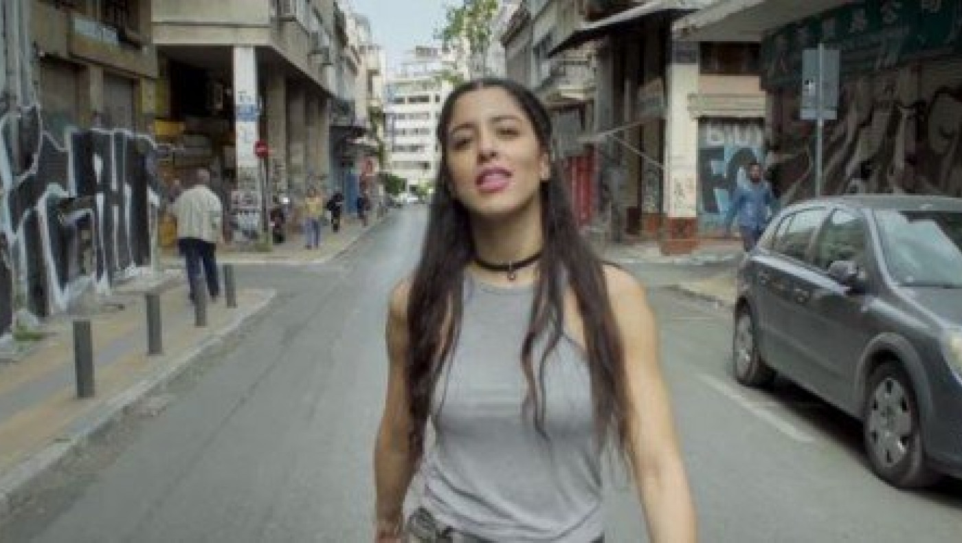 Η «Μάντισσα» της Μαρίνας Σάττι σαρώνει στο YouTube και... προκαλεί!