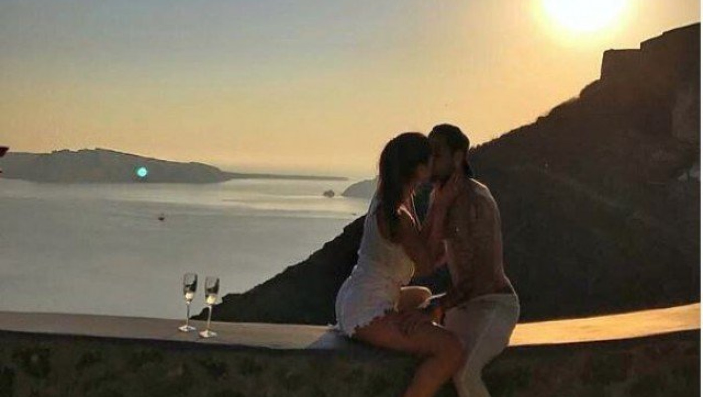 Καλοπερνάει     στη Σαντορίνη ο Ντάνι Άλβες... (ΦΩΤΟ)