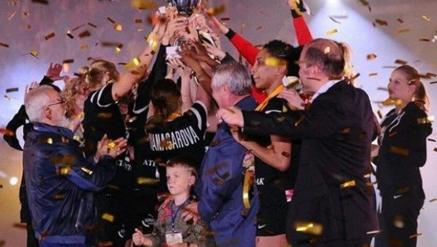 Είναι πολλές οι κούπες Ιβάν                        !