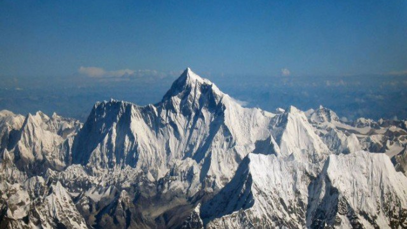 Επιστήμονες ξαναμετρούν             το ύψος του… Έβερεστ!